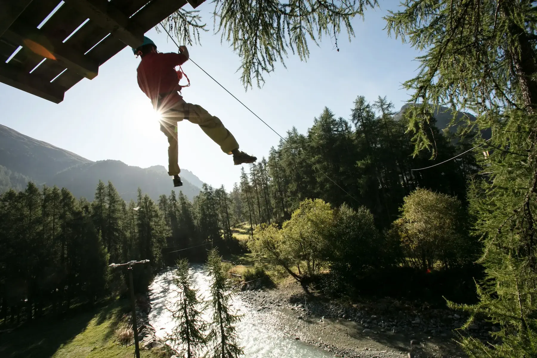 Pontresina: Il Tuo Parco Giochi Alpino tra Avventura e Natura Pontresina: Il Tuo Parco Giochi Alpino tra Avventura e Natura